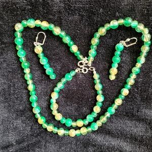 Green and gold crackle glass beaded 18" necklace, bracelet & drop earrings